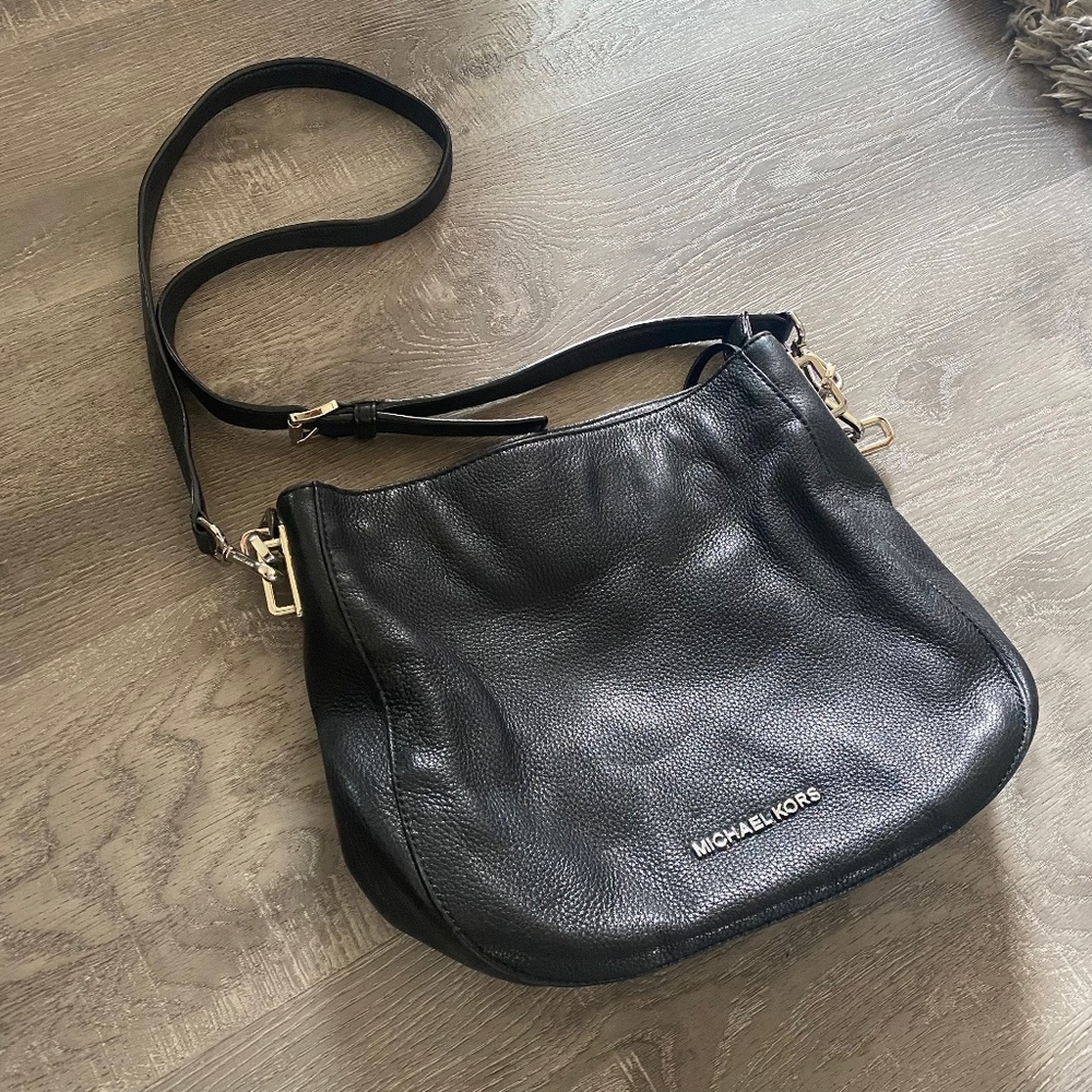 Micheal Kors | Black Crossbody with Silver Hardware